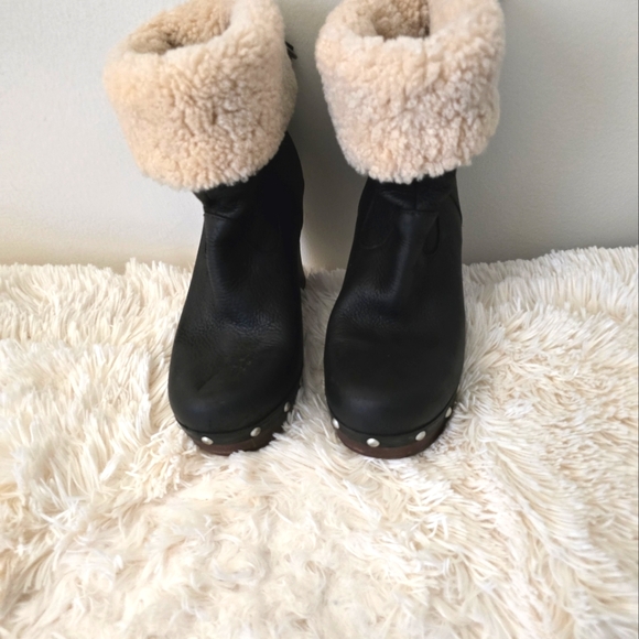 UGG Black Leather Sheepskin Lined Wood Heel Boots size 8 - Picture 7 of 14